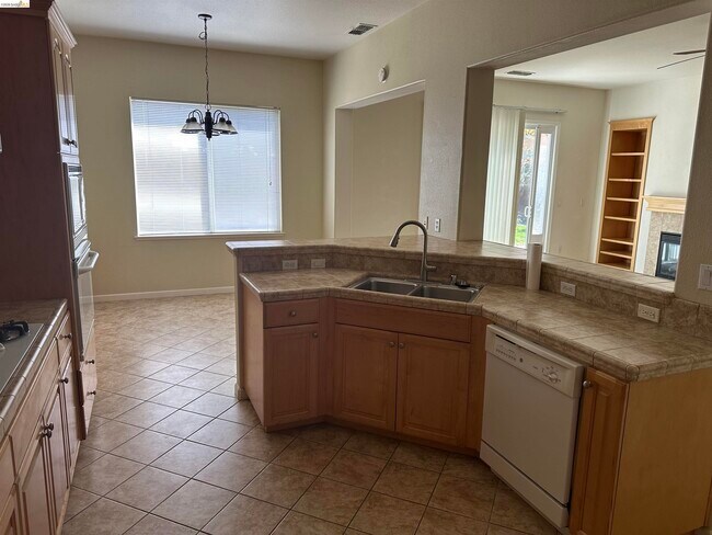 Building Photo - 5616 Plumbridge Way