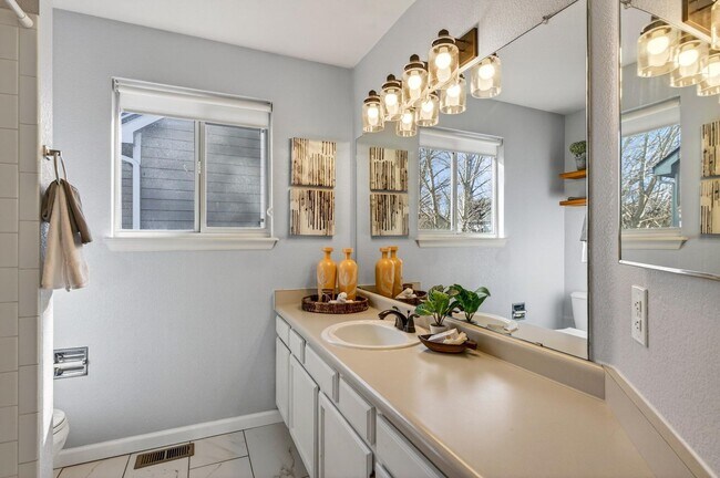 Building Photo - Updated 4bed in Parker!