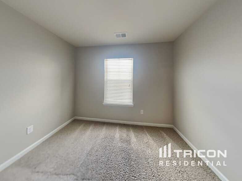 Building Photo - 330 Lauren Dr