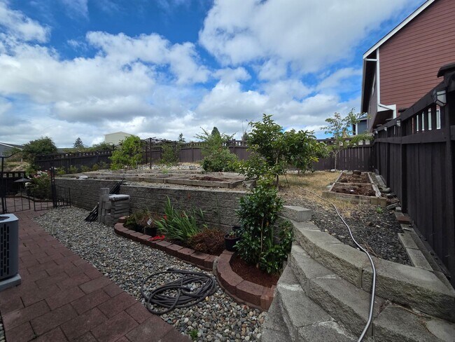 Building Photo - 2524 Jacaranda Ave
