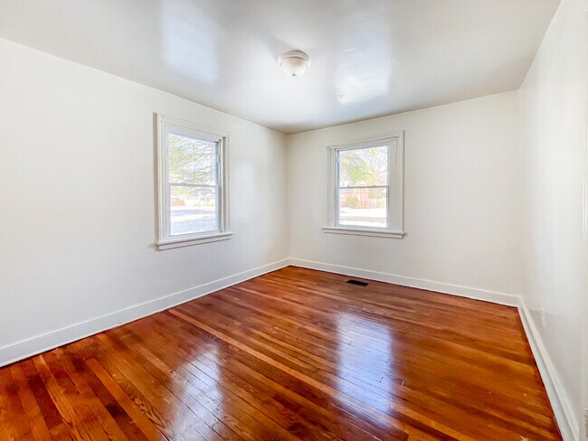 Building Photo - 1006 Greystone Ave