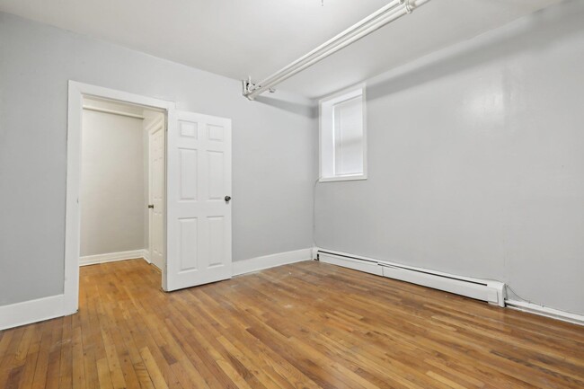 Building Photo - 162 Fairview Ave