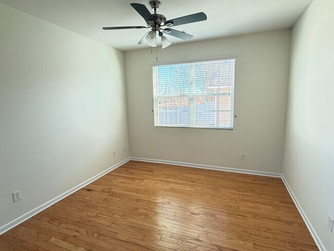 Building Photo - End-Unit Cornelius Townhome | 3BR + Flex Room | Fenced Courtyard | Near Birkdale & Greenway