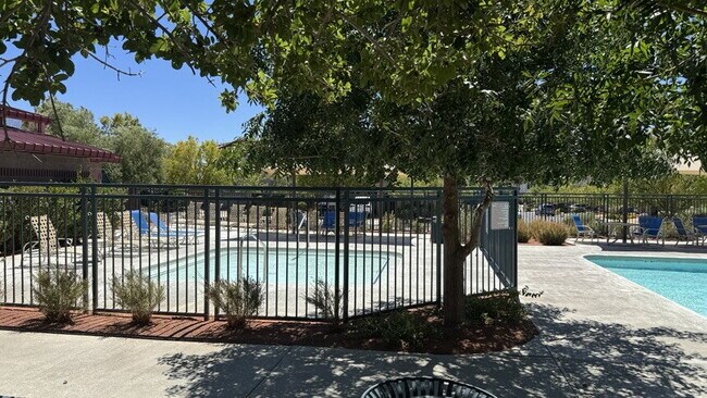 Building Photo - Large 4-Bedroom + Office Home with Loft/Game Room in Prime Summerlin Location