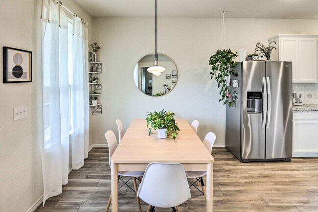 Building Photo - 1129 Bluespire Dr