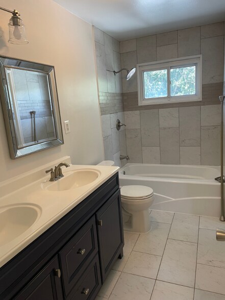 Building Photo - 5609 Dundalk Dr