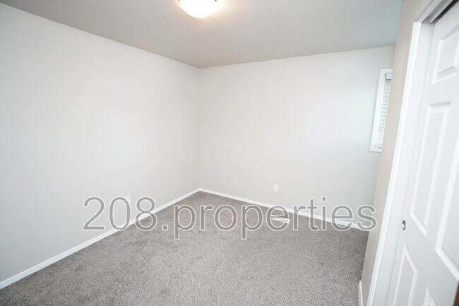 Building Photo - 698 Berwick Dr