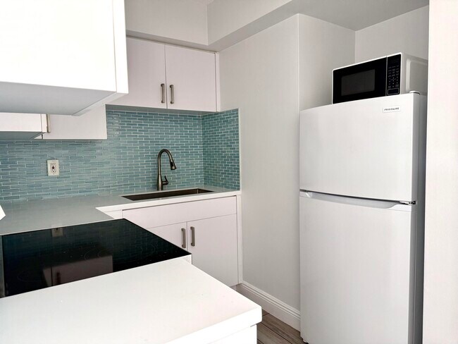 Building Photo - 4901 NE 26th Ave