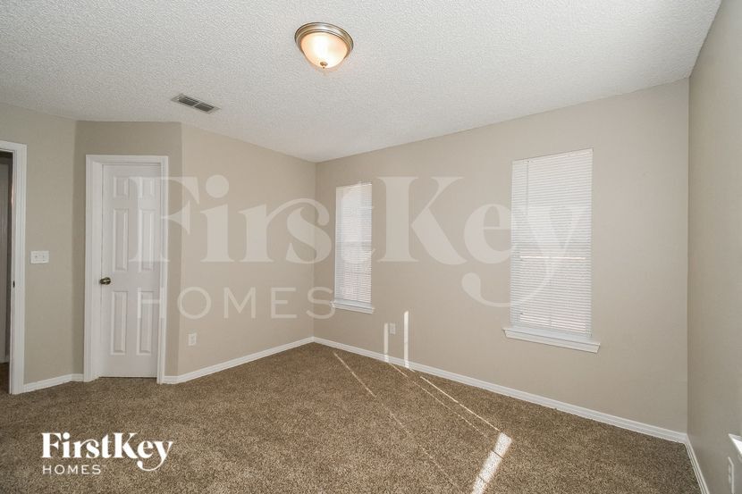 Building Photo - 7452 Cliff Cottage Dr