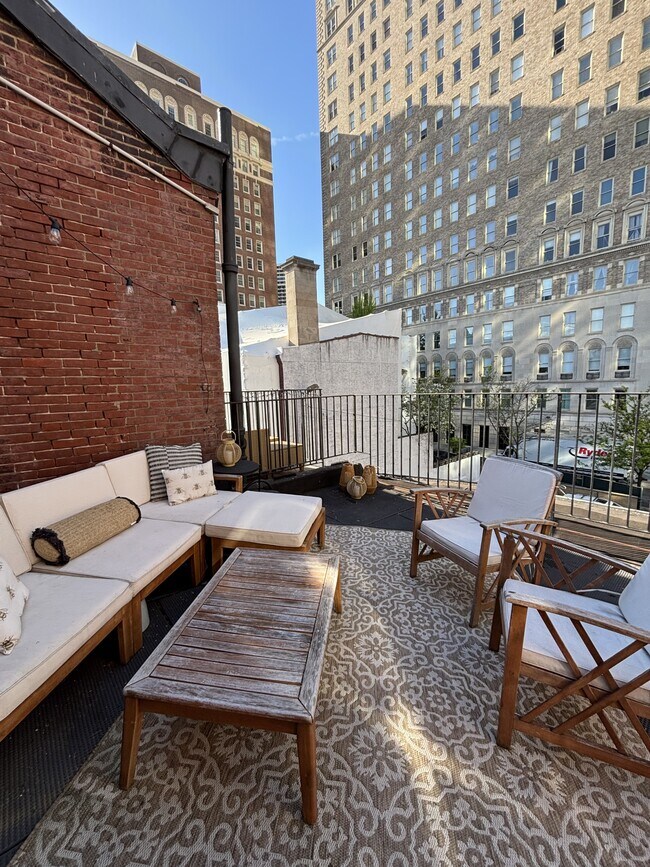 Building Photo - 1725 Spruce St