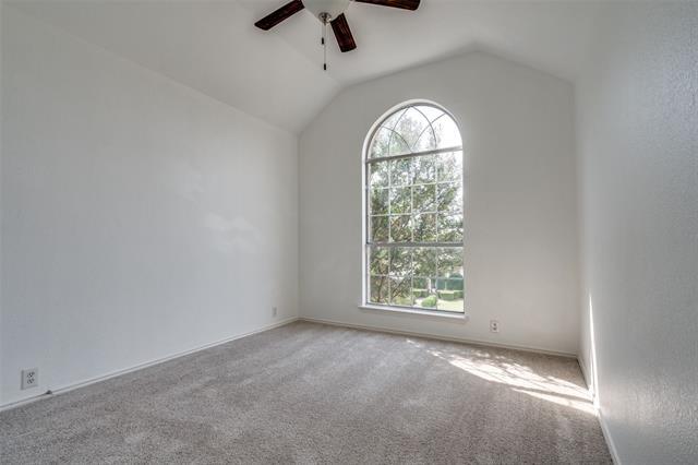 Building Photo - 2213 Ravenhurst Dr