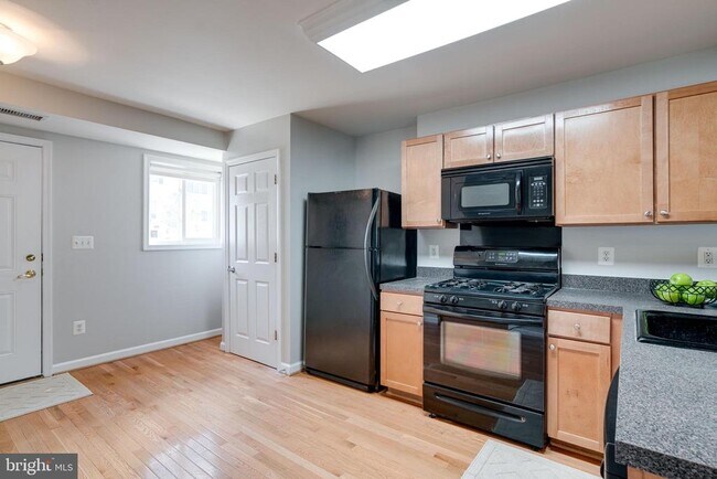 Building Photo - 1617 N Van Dorn St