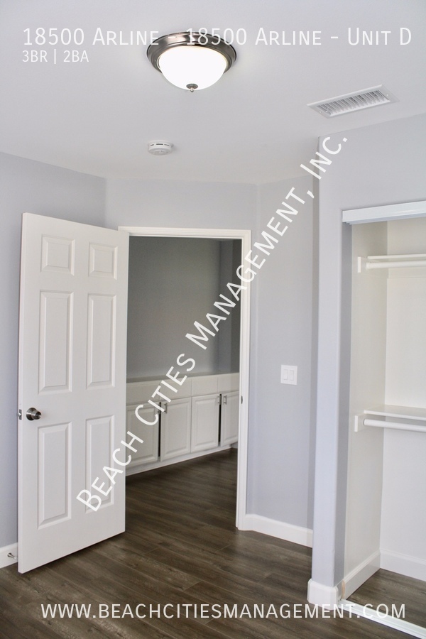 Building Photo - Remodeled 3 Bed, 2.5 Bath Town Home with A...