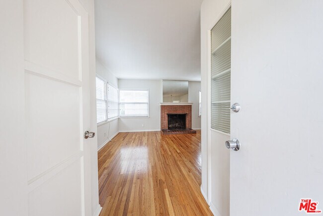 Building Photo - 785 El Medio Ave