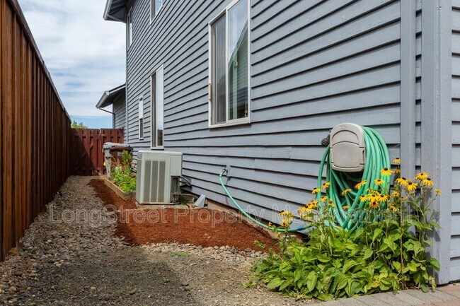 Building Photo - 8996 SE Bristol Park Dr