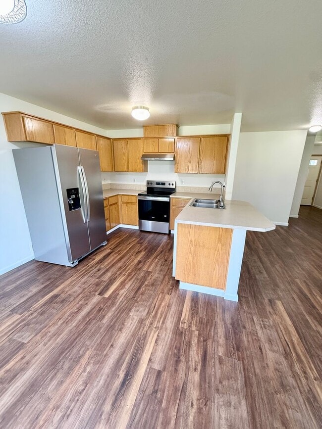 Building Photo - Newly Remodeled 3-Bed, 2.5-Bath Duplex for Rent in Longview