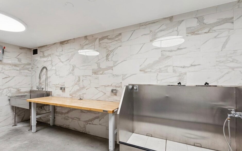 Building Photo - 1211 Van St SE