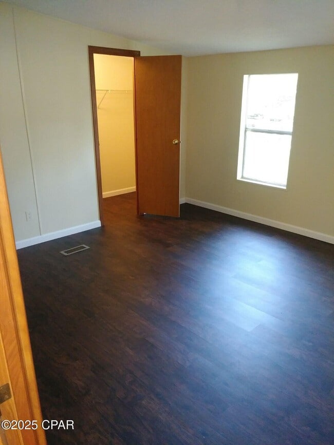 Building Photo - 5011 Lake Dr