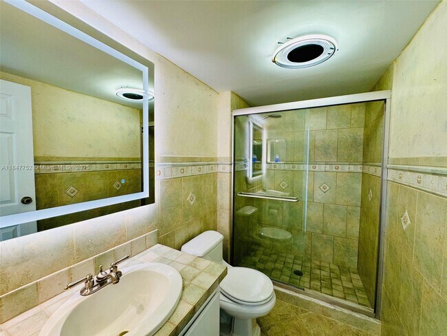 Building Photo - 3625 N Country Club Dr