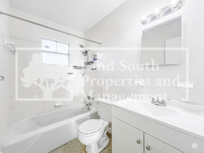 Building Photo - 5852 Olender Dr