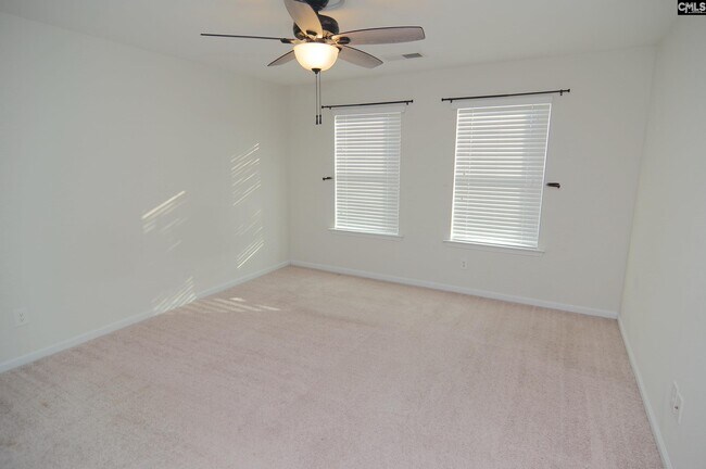 Building Photo - 194 Bonhomme Cir