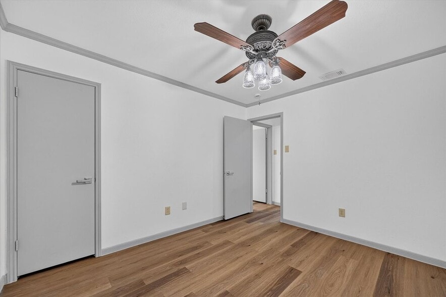 Building Photo - 2516 Lawnview Dr