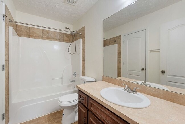 Building Photo - 4 Bedrooms, 2.5 Baths almost 2600 sf Cul-de-sac on over half acre!!!