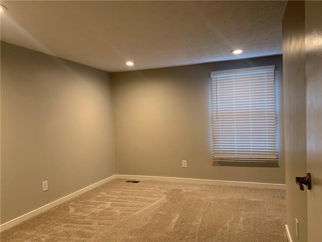 Building Photo - 9695 N Pond Cir