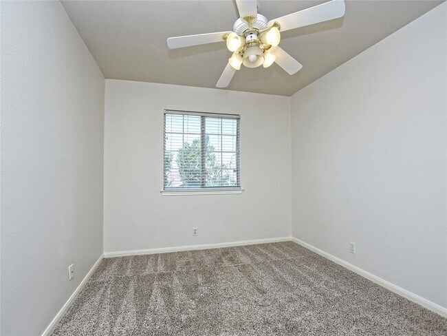 Building Photo - 305 N Heatherwilde Blvd