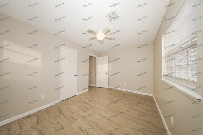 Building Photo - 1329 McGregor Dr