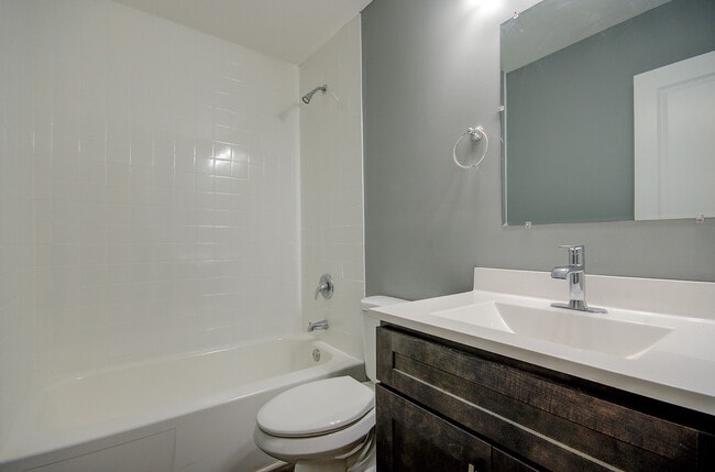 Building Photo - 2302 Carnation Dr