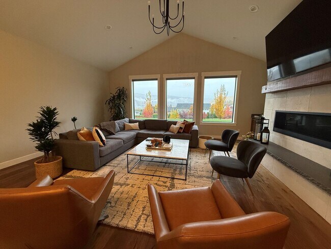 Building Photo - Now renting 4 bedroom Luxury House, stillporoperties.com