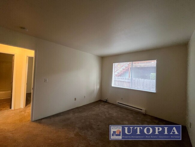 Building Photo - 136 Market St