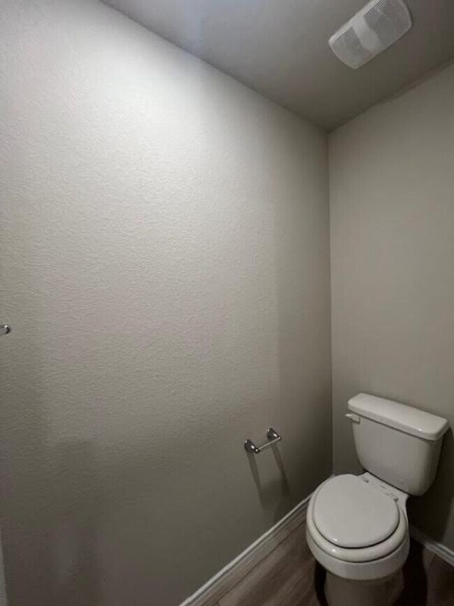 Building Photo - 4008 Halo St