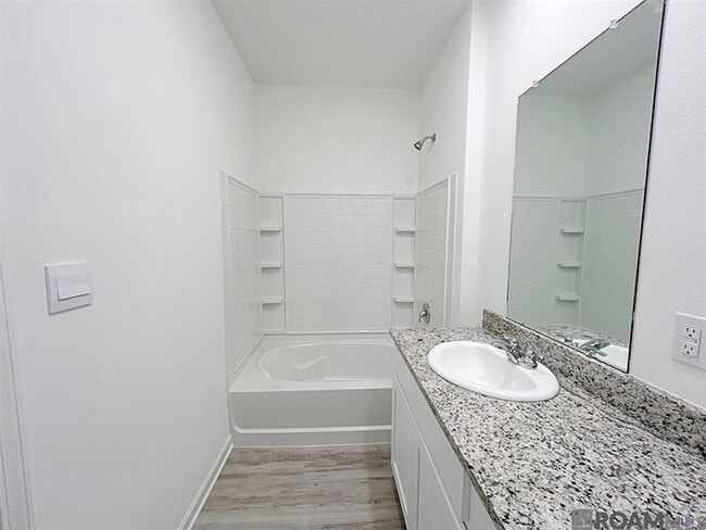 Building Photo - 1047 Drago Dr