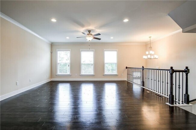 Building Photo - 827 Stone Ridge Ln NE