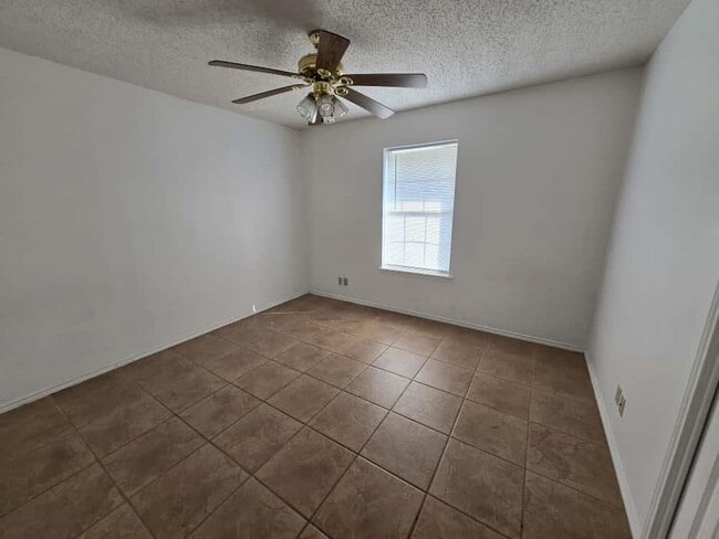 Building Photo - 802 Noel Ln