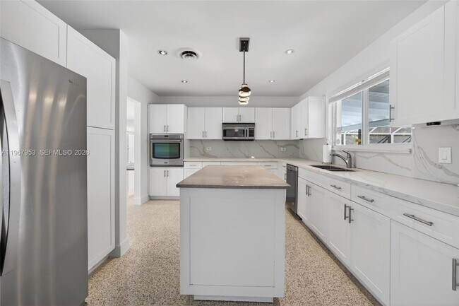 Building Photo - 7280 SW 128th St