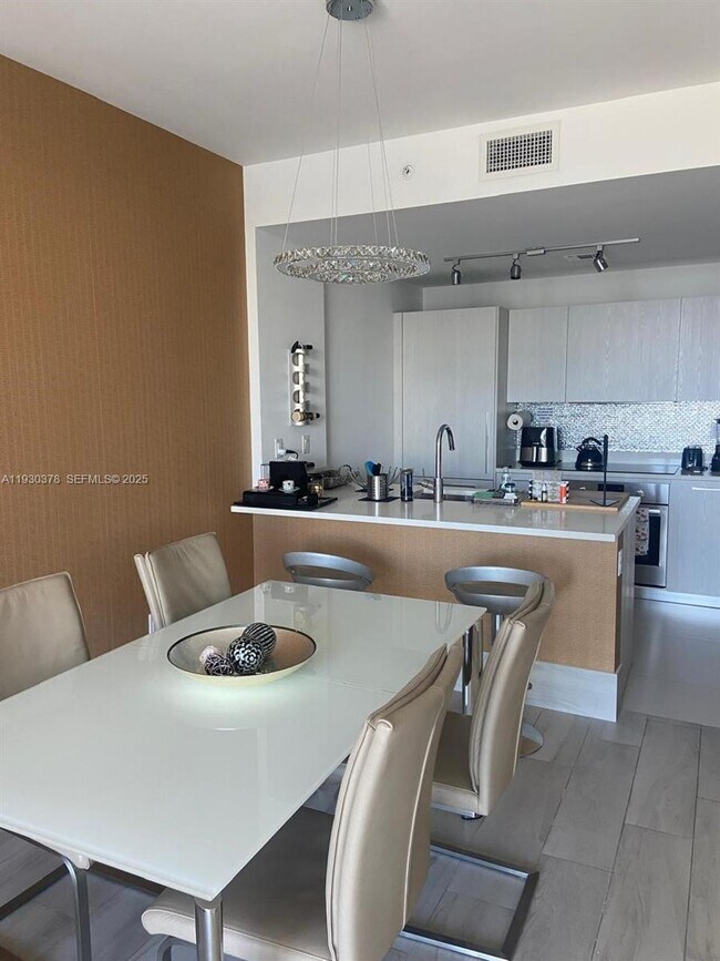 Building Photo - 501 NE 31st St