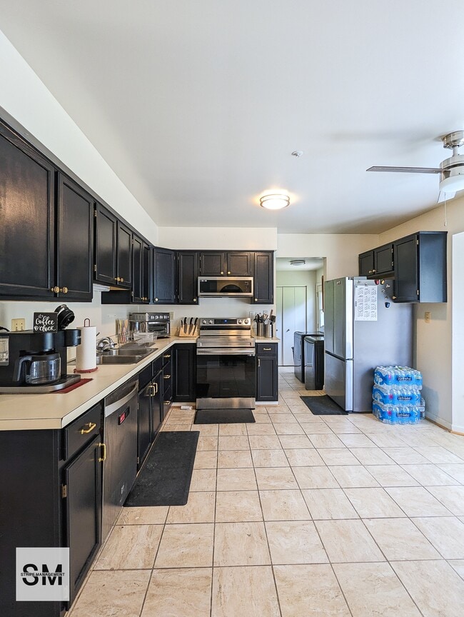Building Photo - 7904 Birdsong Dr
