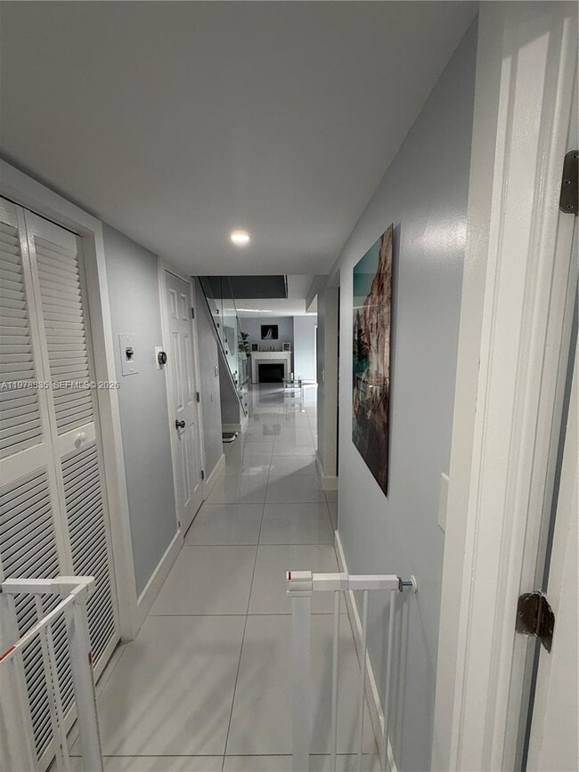 Building Photo - 844 W 41st St