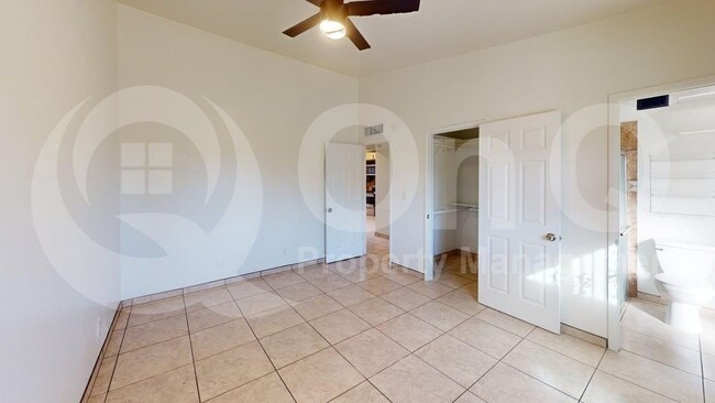 Building Photo - 1132 W Knox Pl