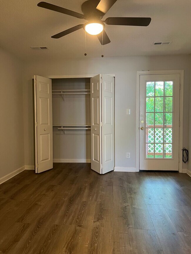 Building Photo - 233 B Lantana Ln