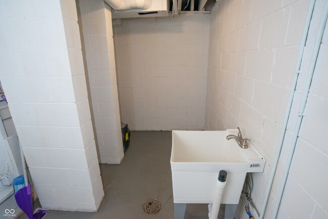 Building Photo - 6337 Cardinal Ln