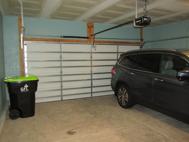 Building Photo - 2165 Ainsley Dr
