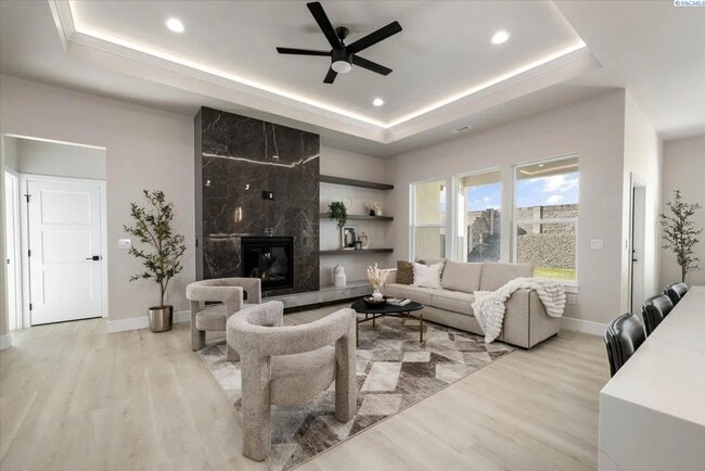 Building Photo - Modern 4-Bedroom Home in Desirable Richland