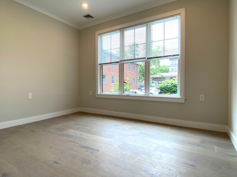 Building Photo - 32 Cummins Hwy