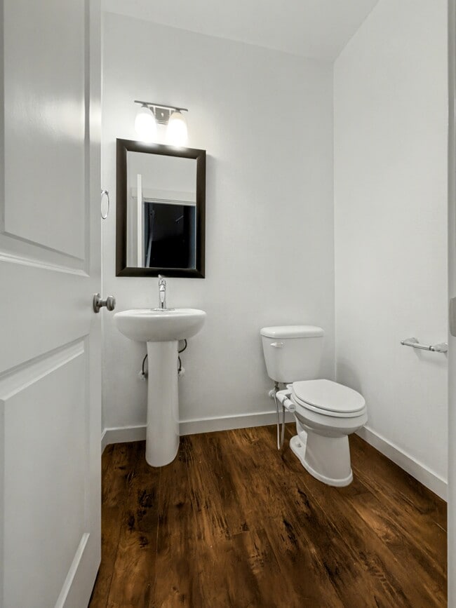 Building Photo - 588 SW 197th Pl