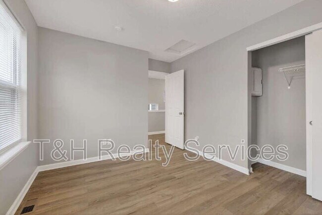 Building Photo - 156 Haugh St