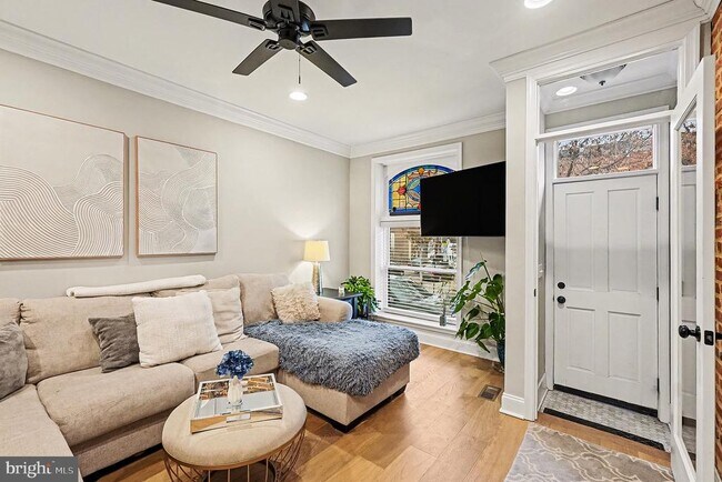 Building Photo - 443 S Robinson St